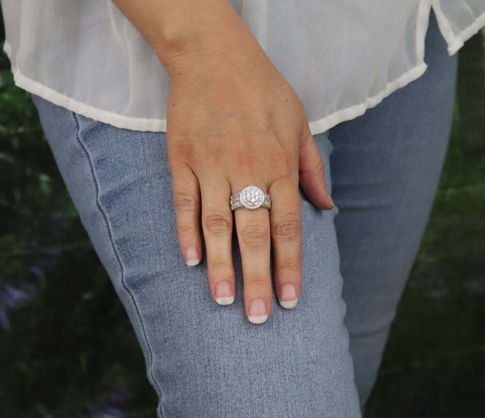 Sterling Silver Sparkly Bold Cubic Zirconia Cluster Ring Size 9 1/4 - Picture 2 of 7